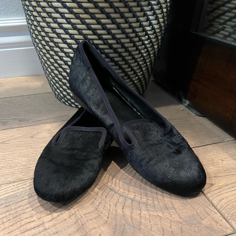 Nine West 7.5 M black faux cow hide flats